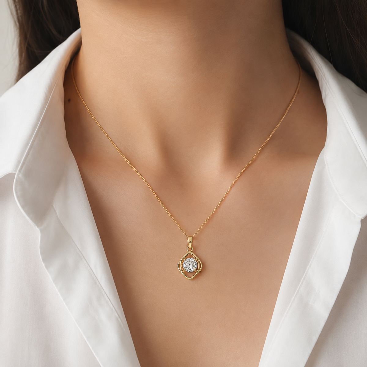 Gold Plated Elegant Teardrop Crystal Pendant Necklace for Women